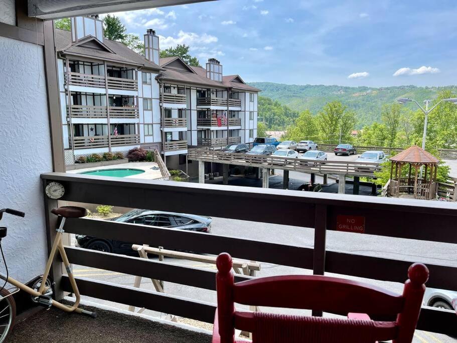 Relaxing Mountain Condo In Gatlinburg With City View ! Esterno foto